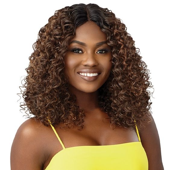 Read more about the article Maintenance Tips for Long-Lasting Wet and Wavy Wig Styles